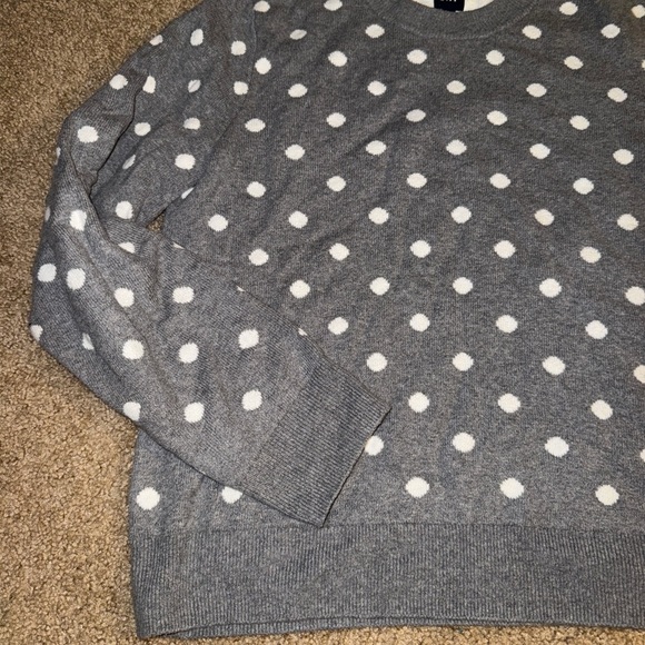 GAP women’s Gray and White Polka Dot Crewneck Sweater - Picture 3 of 7
